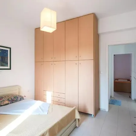 Adorable 3 Bedroom Maisonette In Pounta Lägenhet *