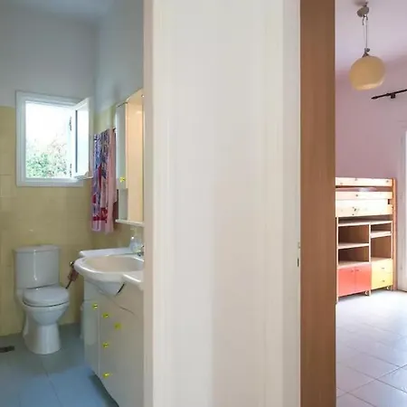Adorable 3 Bedroom Maisonette In Pounta