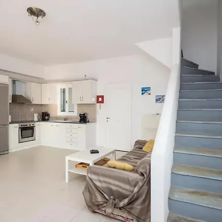 Adorable 3 Bedroom Maisonette In Pounta Lägenhet *